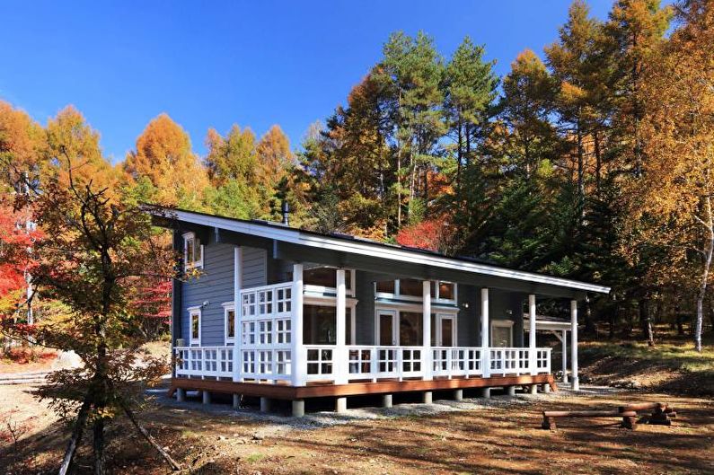 Techo de una casa de campo de estilo escandinavo - foto