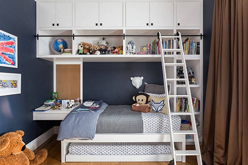 Interieur van een kleine kinderkamer - foto