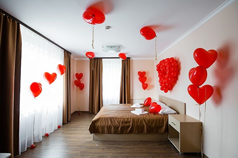 How to decorate an apartment on February 14 - Balloons