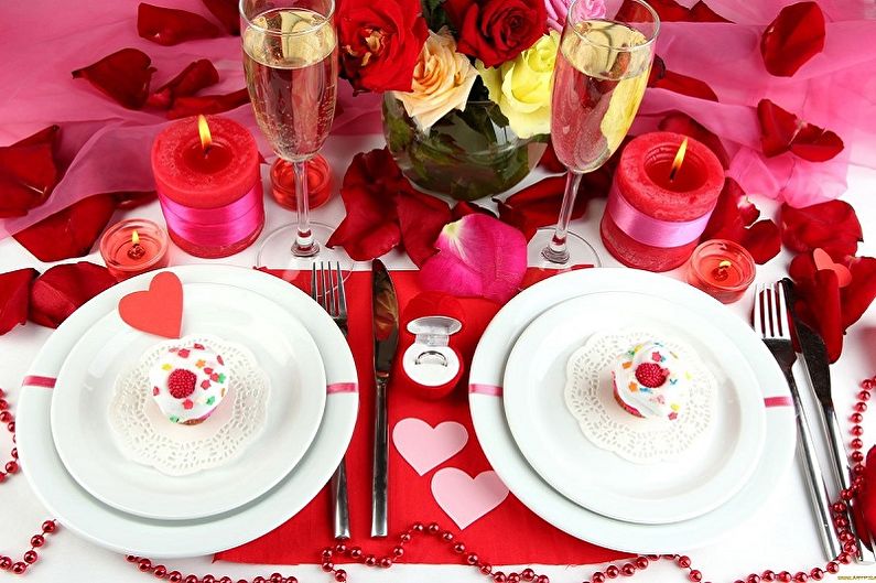 How to decorate an apartment on February 14 - Serving a table