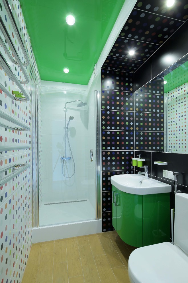 Green glossy stretch ceiling in the bathroom - photo