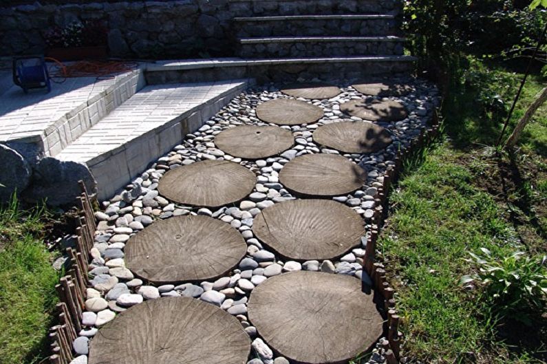 Caminhos de jardim DIY - calços de madeira