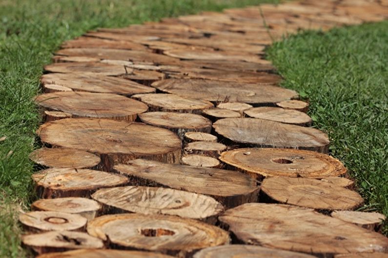 DIY Garden Paths - Wood Chocks