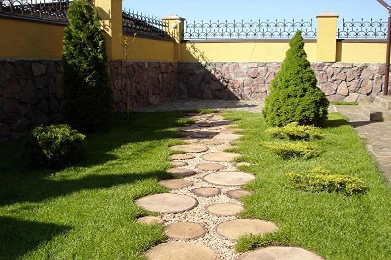 DIY Garden Paths - Wood Chocks