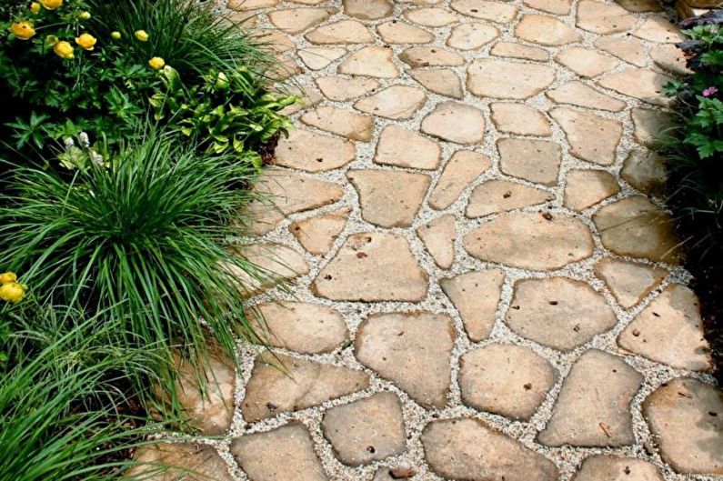 Camins de jardí DIY: formes arrissades