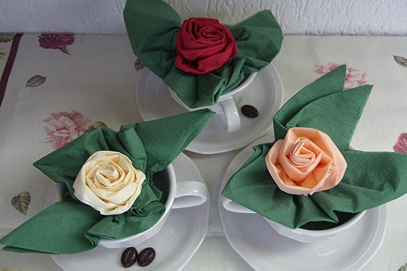 DIY flowers from napkins - photo