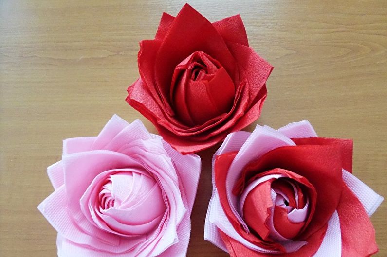 DIY flowers from napkins - photo