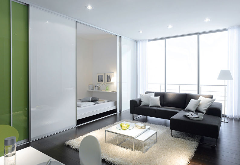 Sliding glass partitions in the apartment