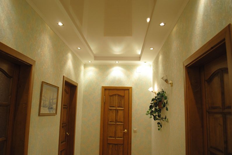 Duplex stretch ceilings in the hallway and hallway