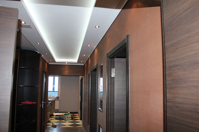 Duplex stretch ceilings in the hallway and hallway