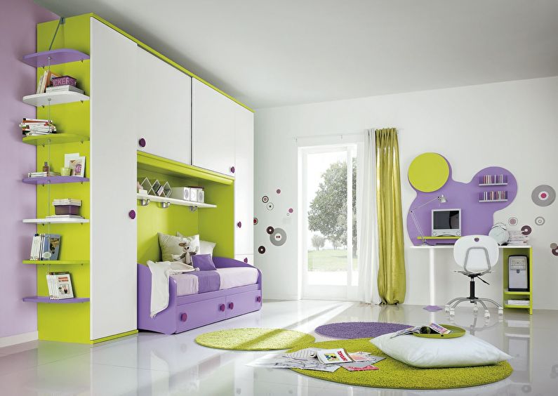 De combinatie van kleuren in het interieur van een kinderkamer - wit met groen en paars