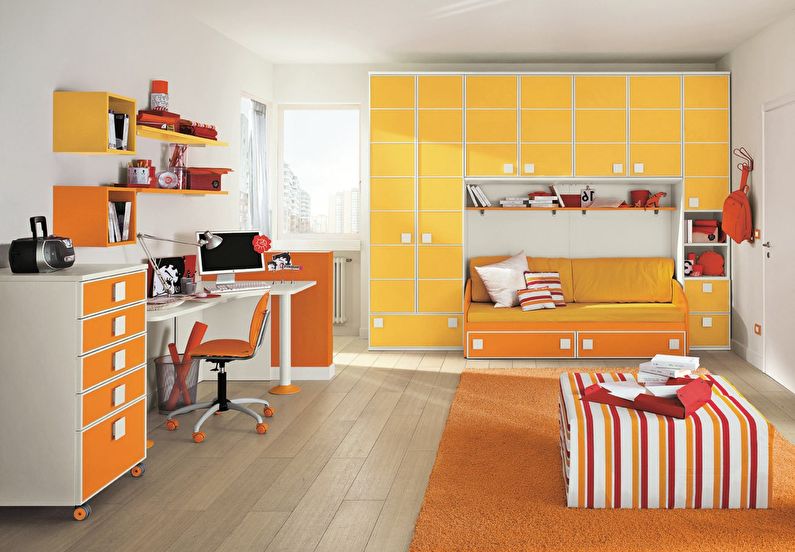 De combinatie van kleuren in het interieur van een kinderkamer - oranje met wit en geel