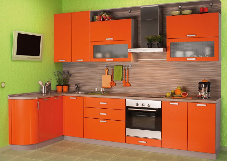 A combinação de cores no interior da cozinha - laranja com verde