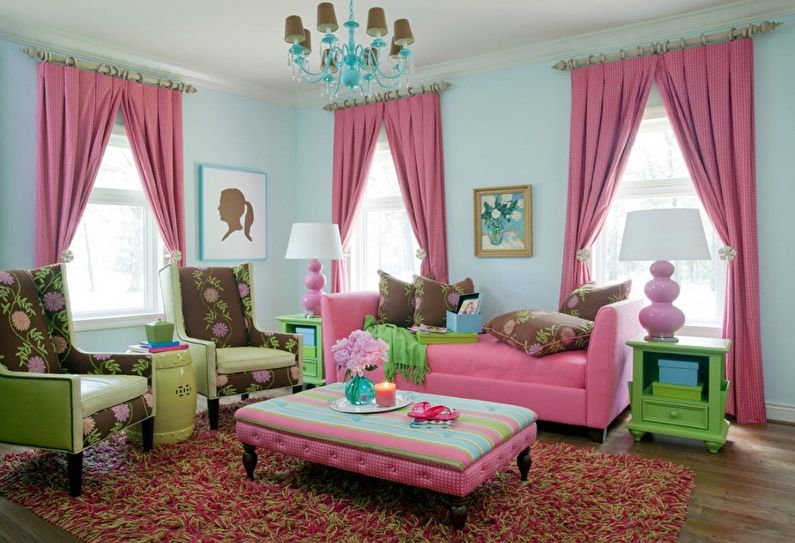 De combinatie van kleuren in het interieur van de woonkamer - roze met turkoois en groen