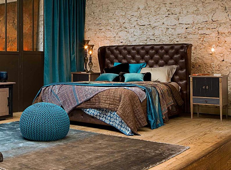 The combination of colors in the interior of the bedroom - brown with turquoise