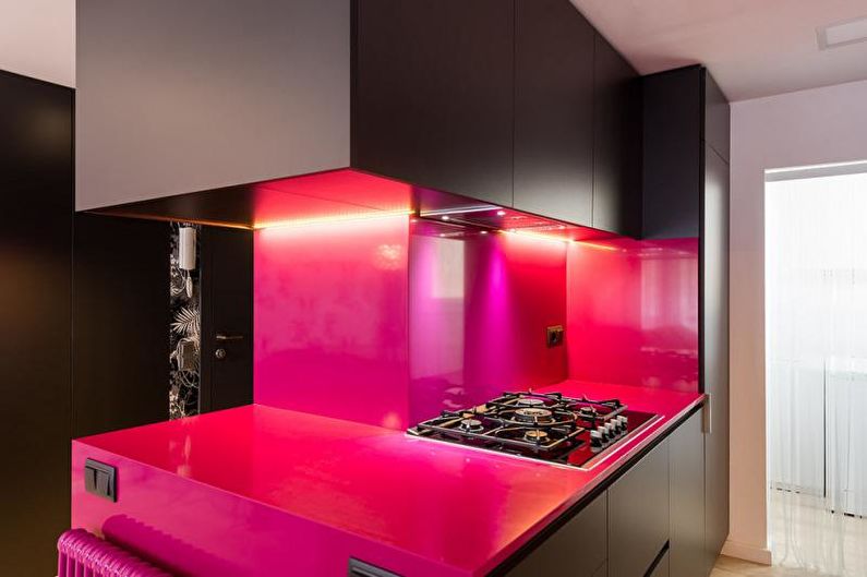 Beautiful kitchen photo - Cocina modulada en colores brillantes