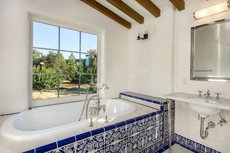 Interior design del bagno di stile mediterraneo - foto