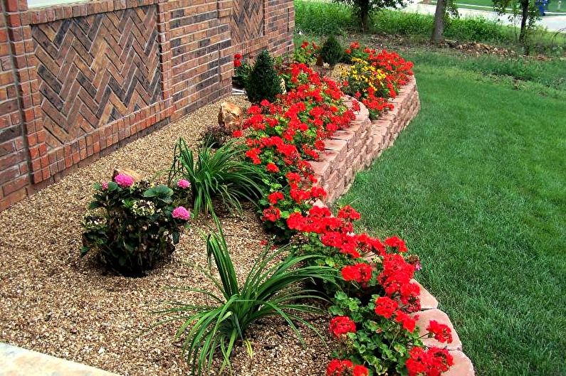 Bordure - Parterre de fleurs au chalet, idées d'aménagement paysager