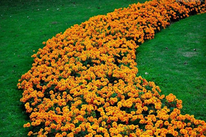 Rabatka - Blomsterrabatt på stugan, idéer för landskapsdesign