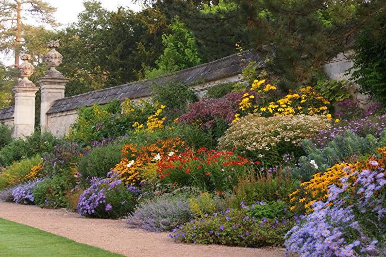 Mixborder - Parterre de fleurs au chalet, idées d'aménagement paysager