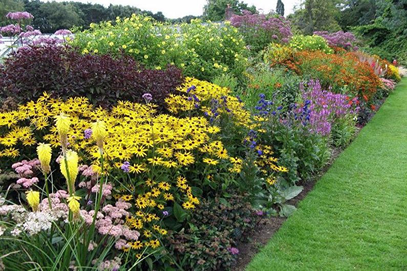 Mixborder - Blomsterrabatt i stugan, idéer för landskapsdesign