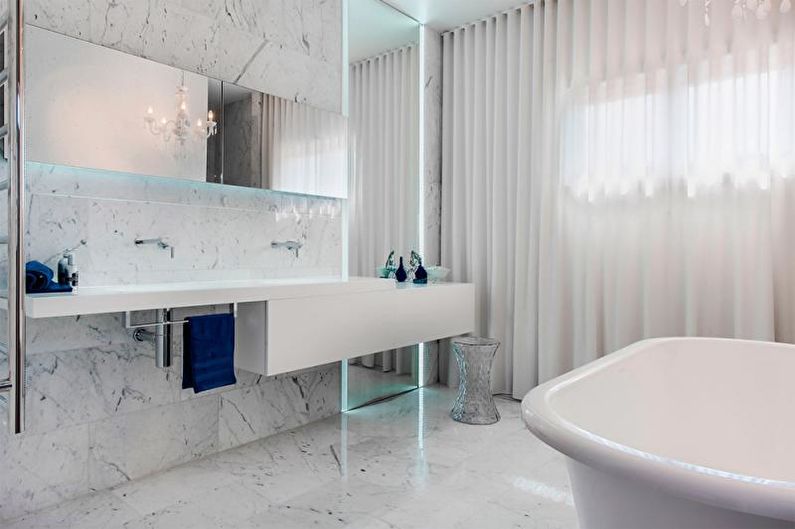 Diseño interior de un baño blanco - foto