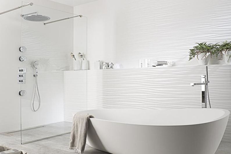 Design intérieur d'une salle de bain blanche - photo