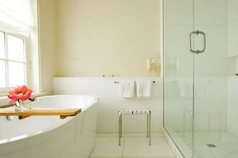 Design intérieur d'une salle de bain blanche - photo