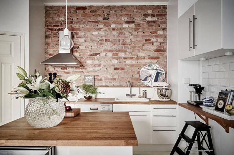 Mur de briques à l'intérieur de la cuisine - photo