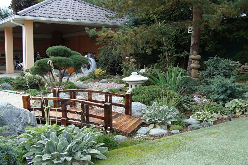 Japanse stijl - Landschapsarchitectuur van een zomerhuisje