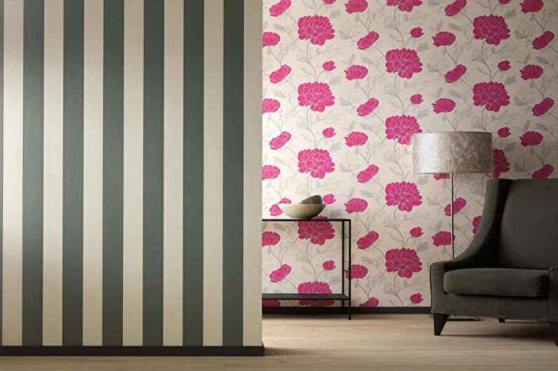 Combination of wallpapers in the living room - photo