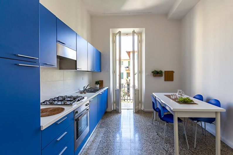 Diseño de interiores de cocina en tonos azules - foto