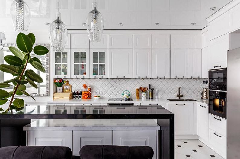 Diseño de interiores de cocina en blanco y negro - foto