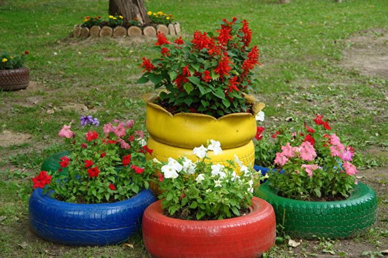 Mga Bulaklak para sa hardin - Flower bed sa gulong