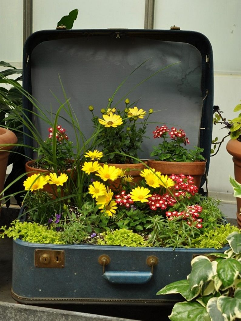 Mga Bulaklak para sa Cottage - Hardin ng bulaklak Gamit ang Mga Lumang Bagay