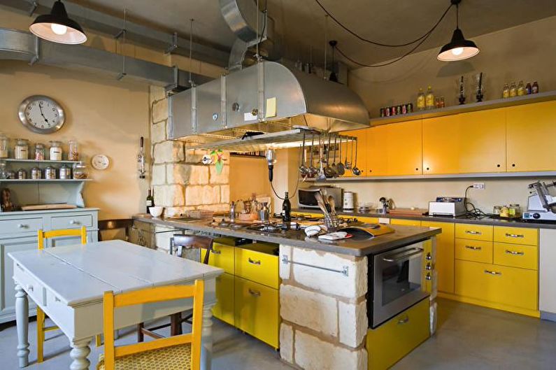 Keuken binnenlands ontwerp in geel - foto