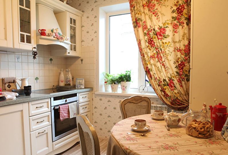 Kleine keuken in Provençaalse stijl - interieur