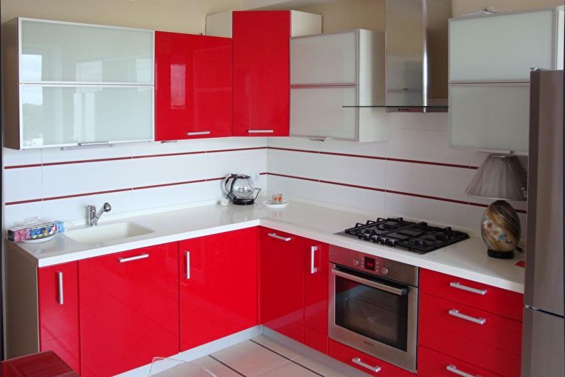 Cocina roja de 6 m2. - Diseño de interiores