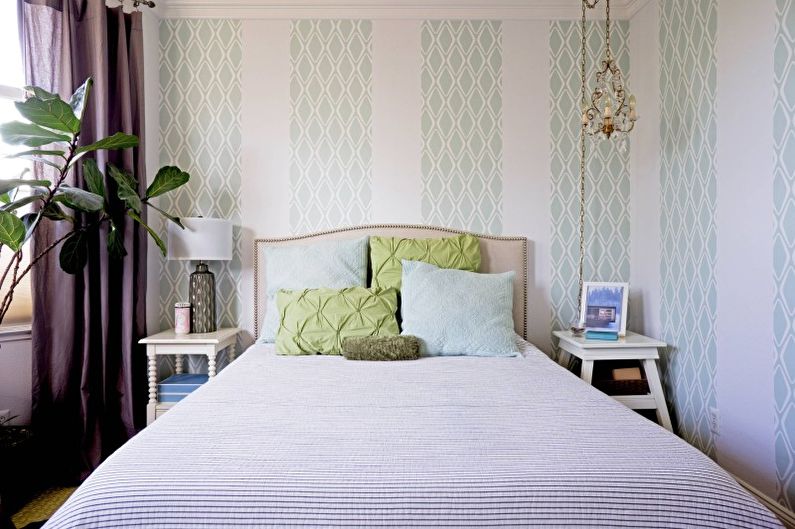 Combination of wallpaper in the bedroom - photo