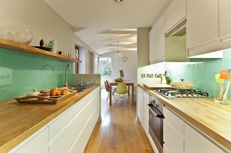 Cucina stretta in stile moderno - Interior Design