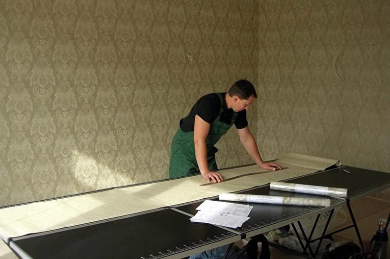 How to glue non-woven wallpaper