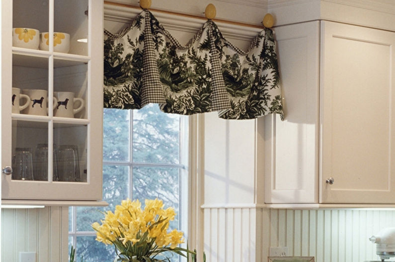 Cortinas de estilo provenzal en la cocina - foto