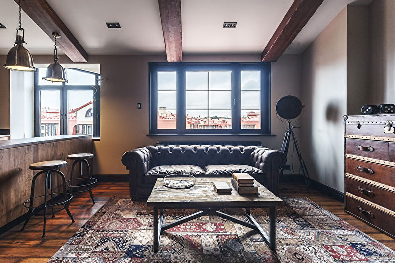 Interieur van een twee verdiepingen tellende appartement in de loft-stijl - foto