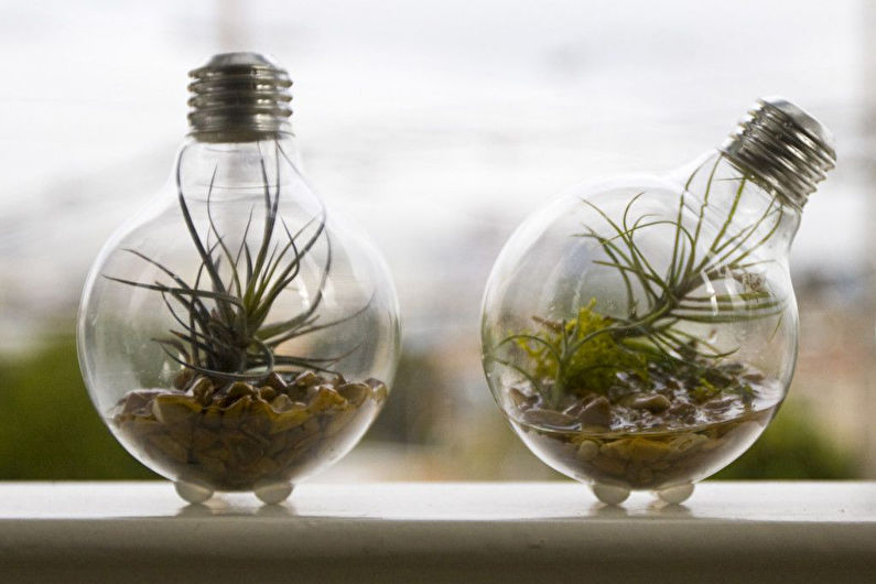 Decoración de la sala de bricolaje: jardín de botellas o florario