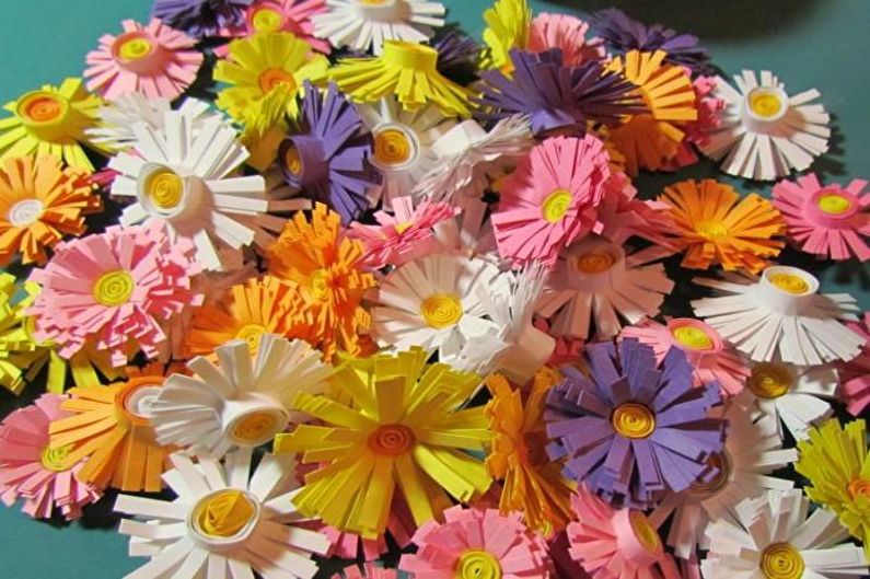 Blomsteröverdrag av DIY med quilling-teknik