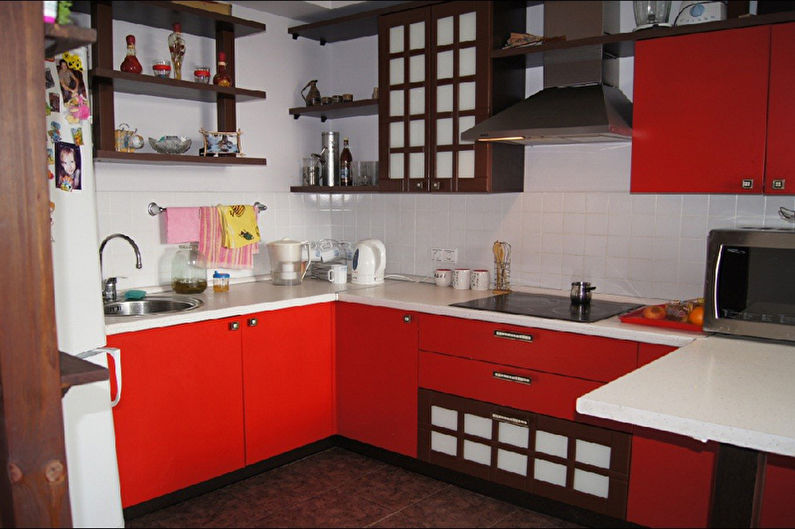 Cocina roja y negra - Foto de diseño de interiores