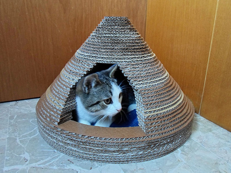 DIY Cat House - Casa de cartón corrugado