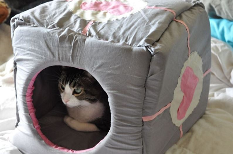 DIY cat house - photo