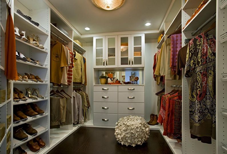 Dressing room design - U-formet layout