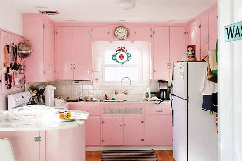 Pequena cozinha rosa - design de interiores